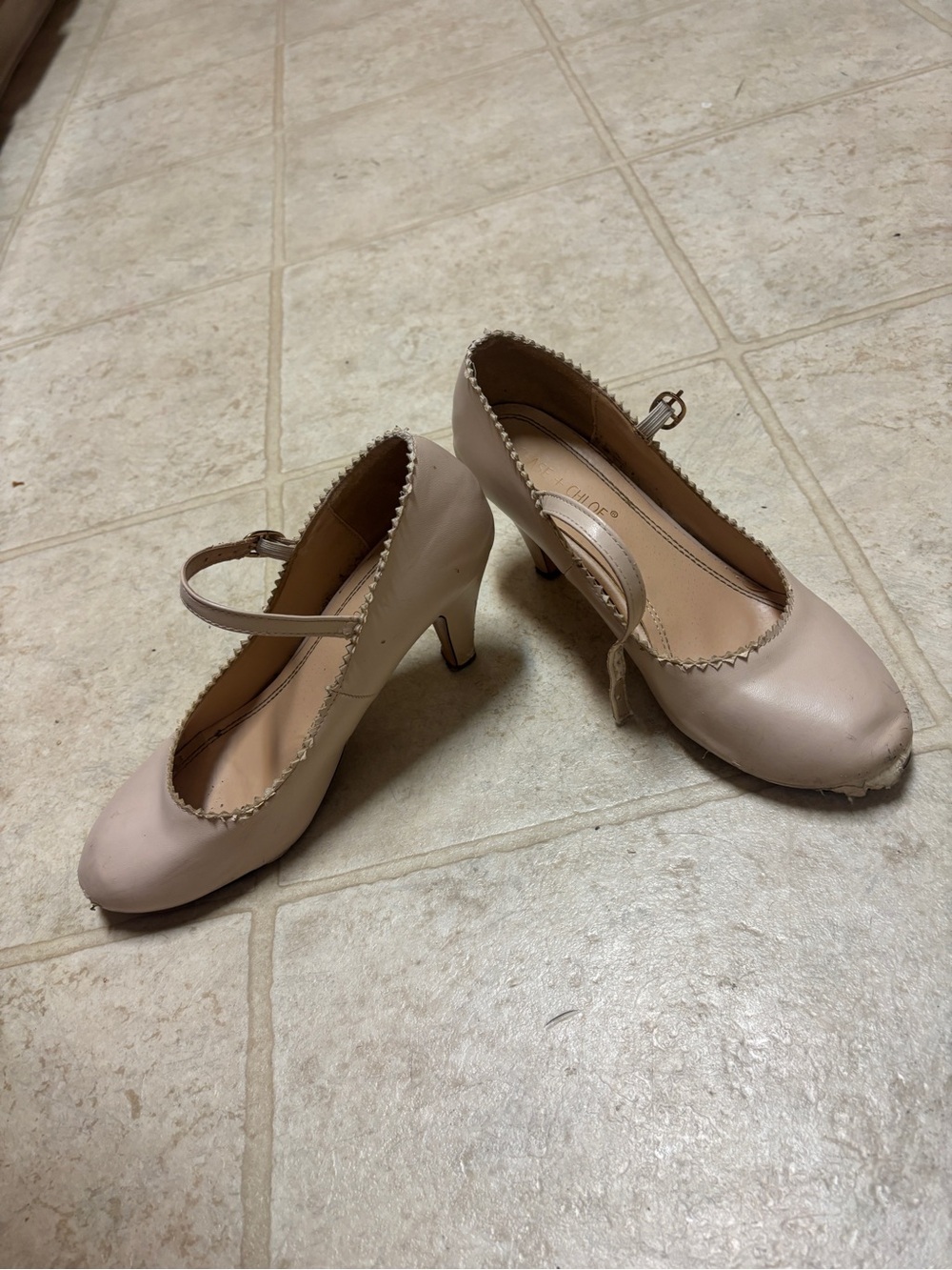 Well Worn offwhite cute pumps